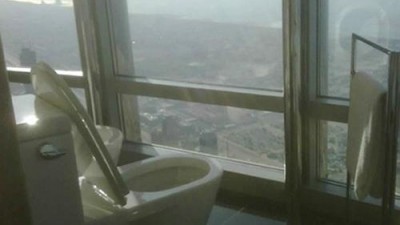 155층 투명 유리 화장실, 누굴 위한 화장실이란 말입니까