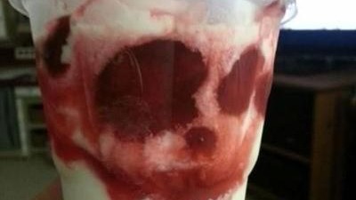 먹기 무서운 아이스크림 ‘우연이 만든 섬뜩 비주얼’