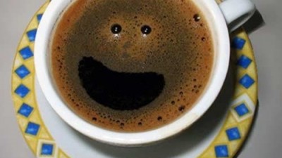 웃고 있는 커피