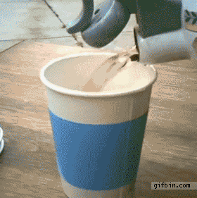 커피 부으면 변하는 컵
